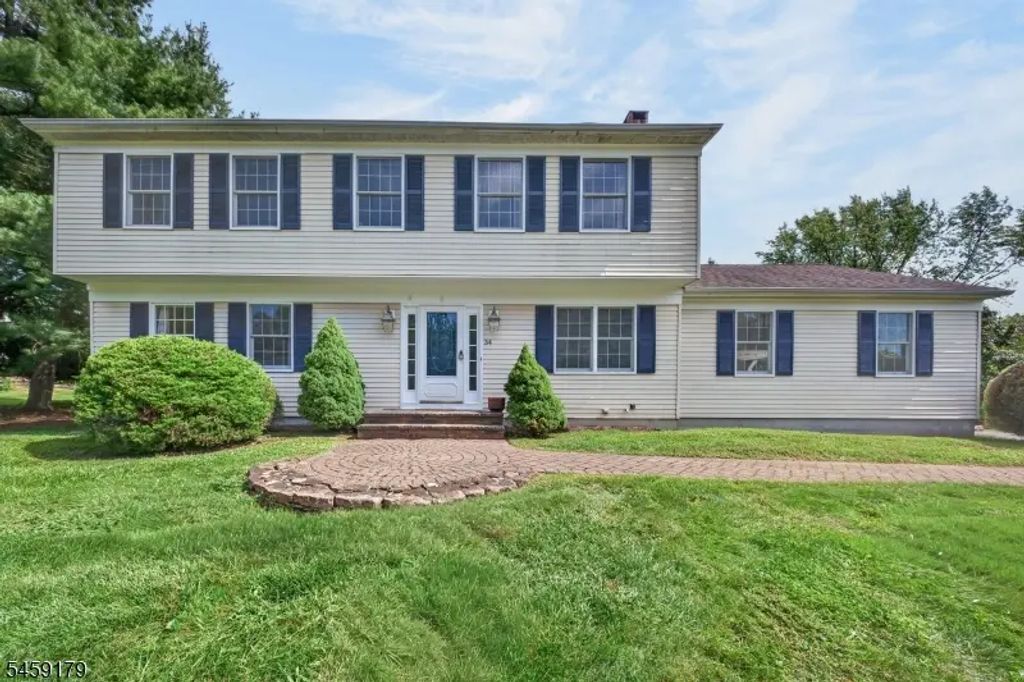 54 Blossom Hill Rd, Clinton Twp.