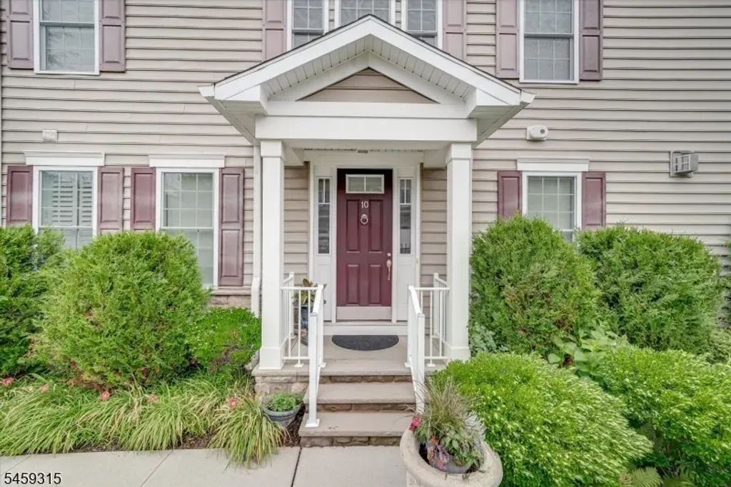 10 Fillmore Dr, Morris Twp.