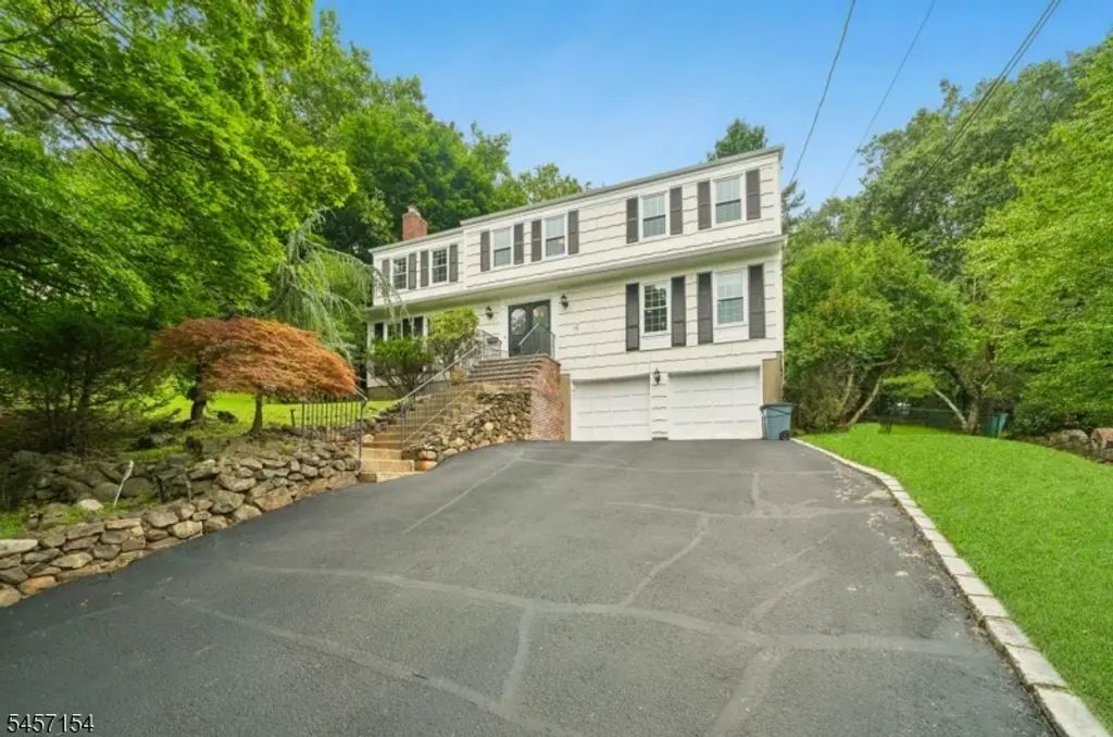15 Mount Vernon Ct, Livingston Twp.