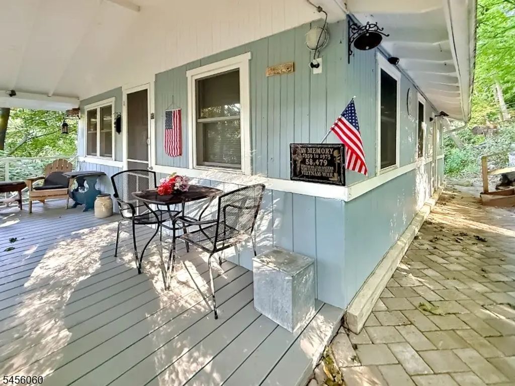 40 Playhouse Park, Jefferson Twp.