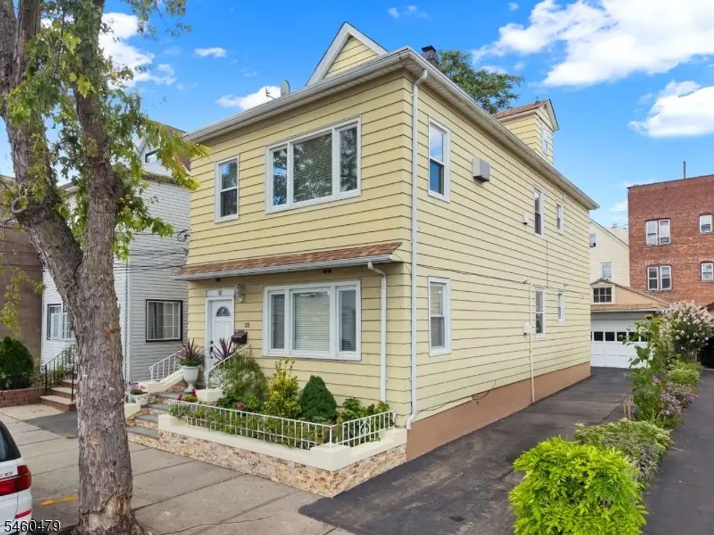 32 E Russell St, Clifton City