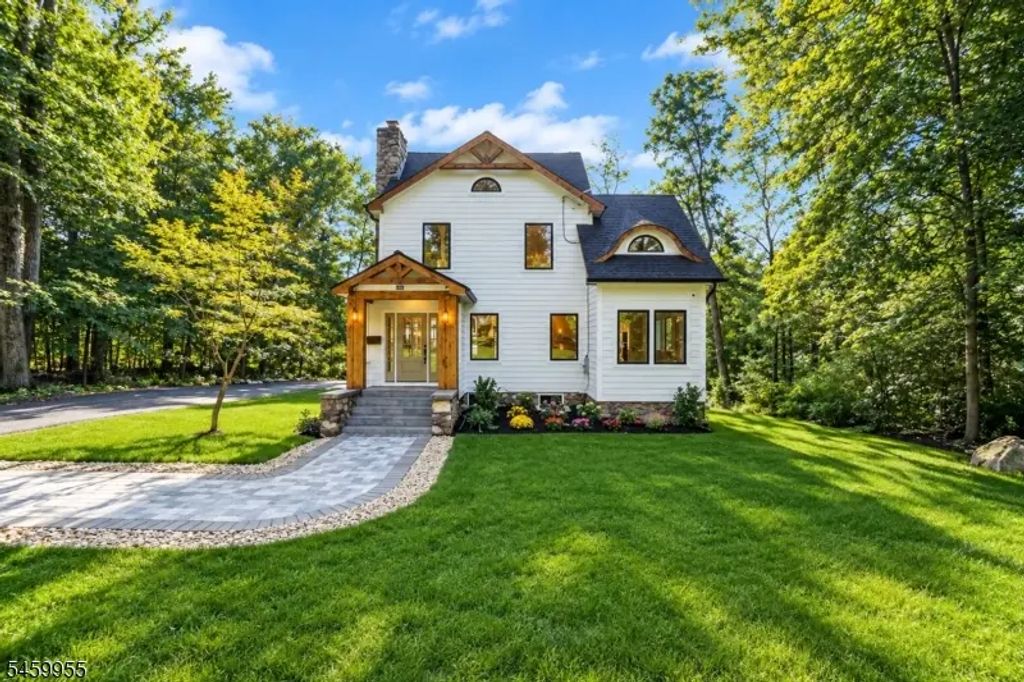 44 Hanover Rd, Mountain Lakes Boro