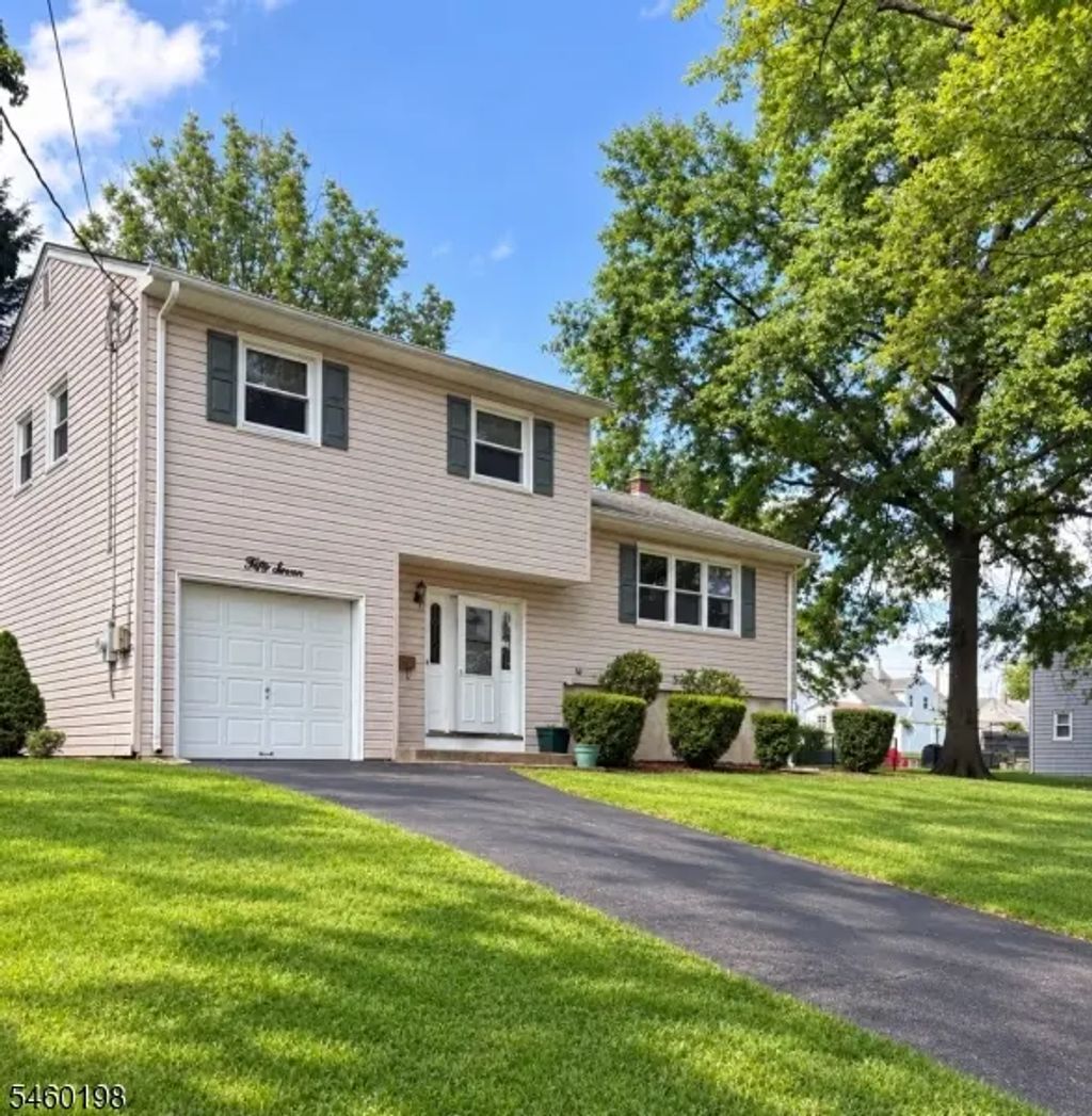 57 Francine Ave, West Caldwell Twp.