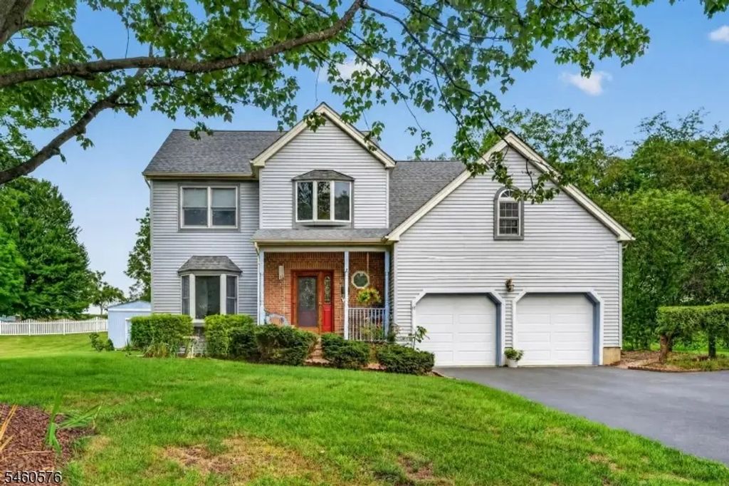 280 Stonehenge Dr, Lopatcong Twp.