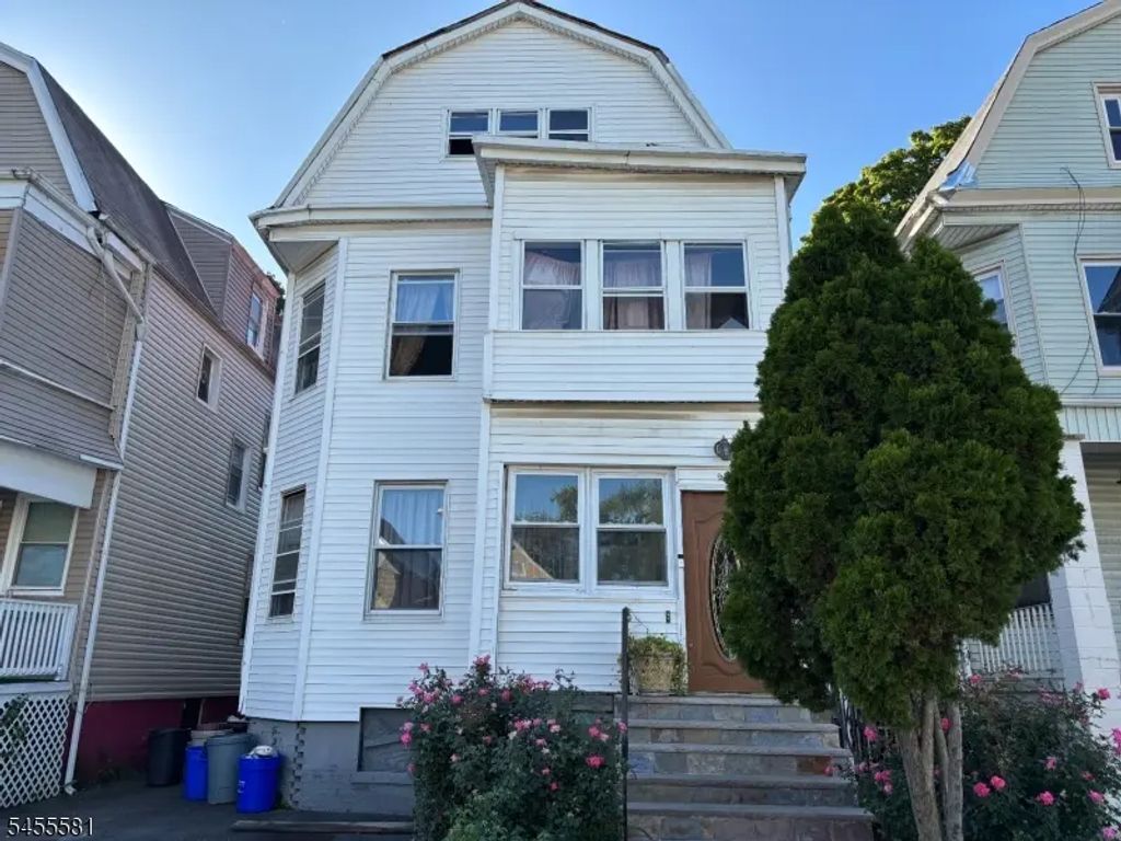 93 Steuben St, East Orange City