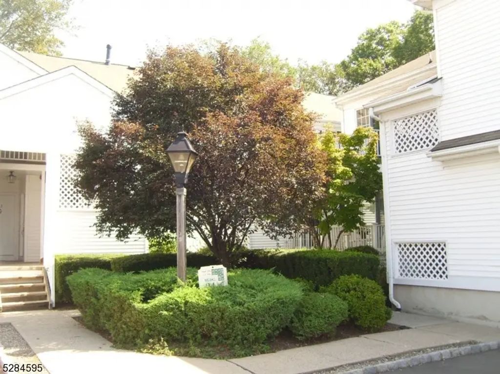 73 Smithfield Court, Bernards Twp.