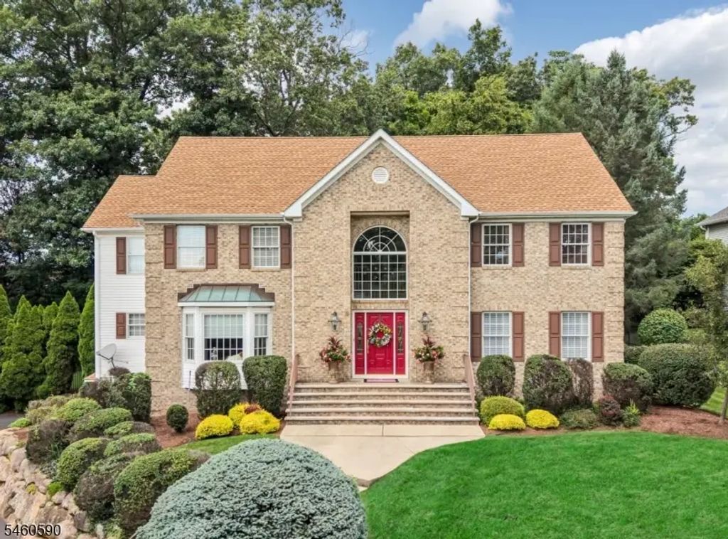 4 Moccasin Ct, Mahwah Twp.