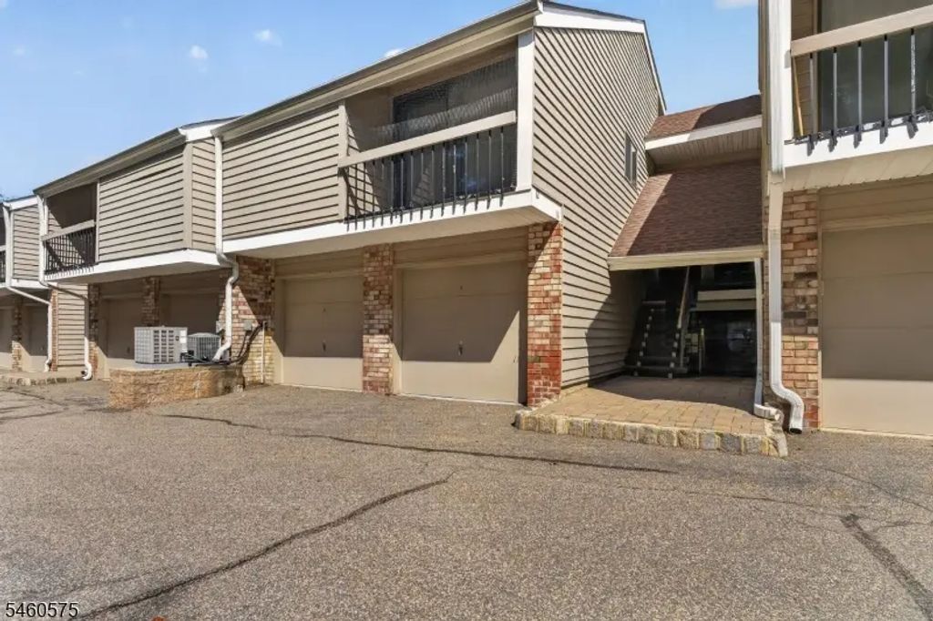 11 Westway, Union Twp.