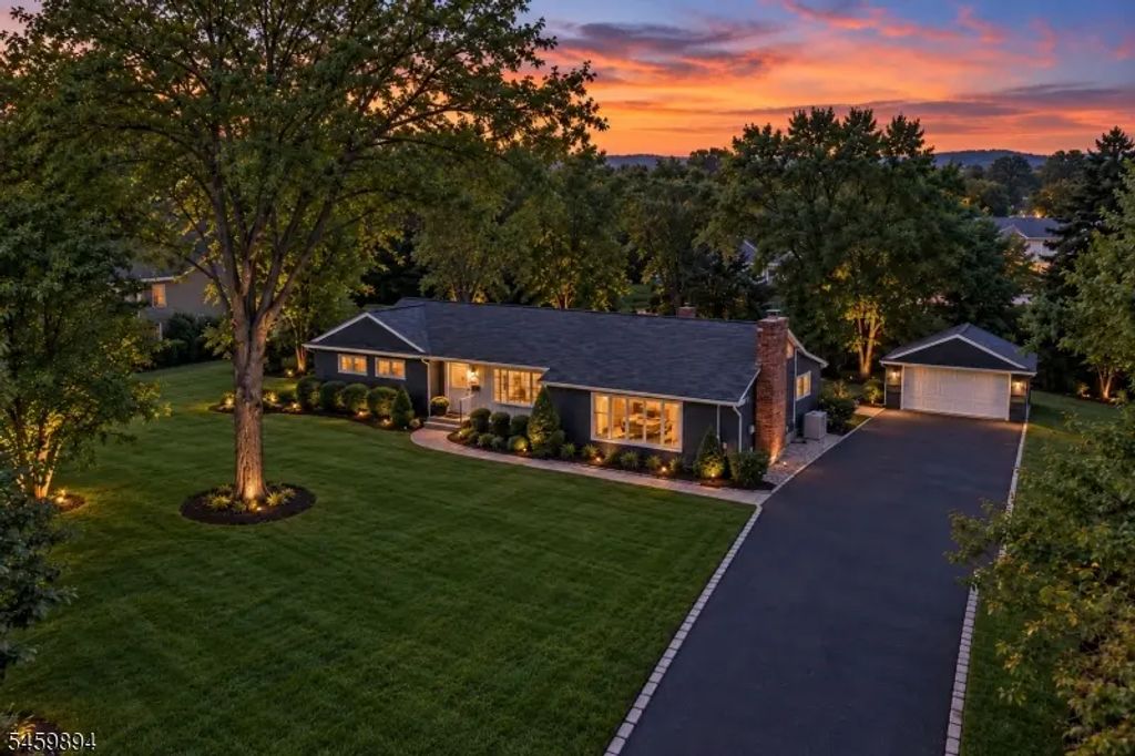 220 Walnut St, Livingston Twp.