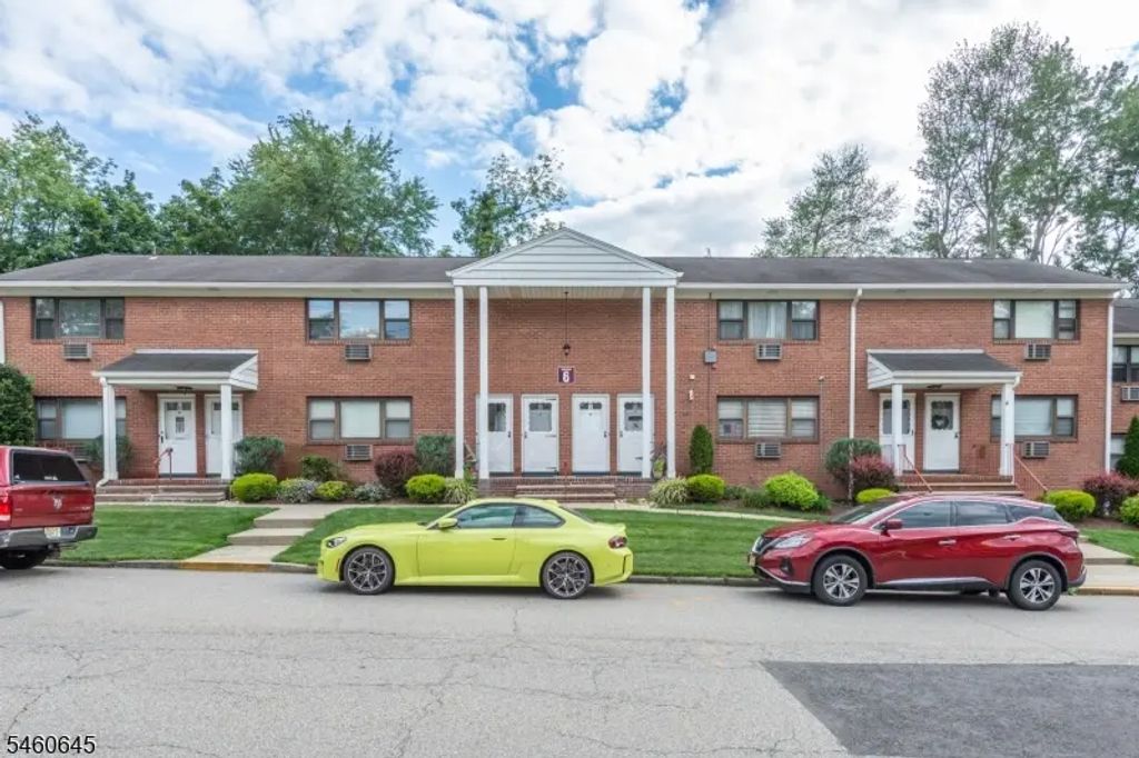 6 Colonial Dr, Little Falls Twp.