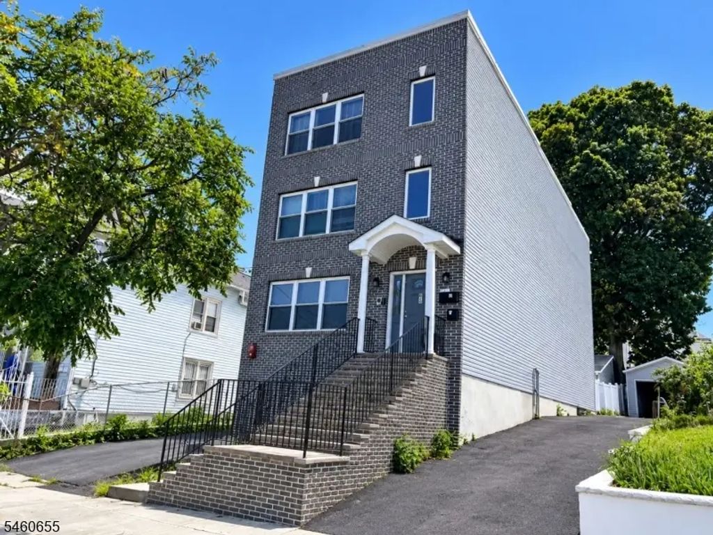 54 Elliott St, Newark City