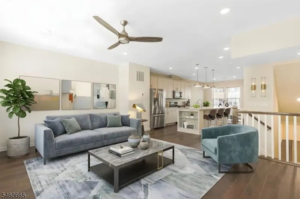 17 Gala Ct, Livingston Twp.