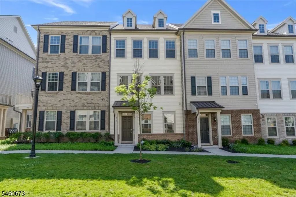 17 Gala Ct, Livingston Twp.