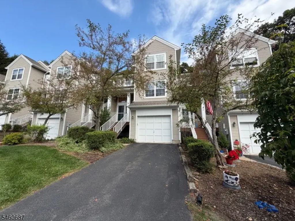 67 Woodmont Dr, Randolph Twp.