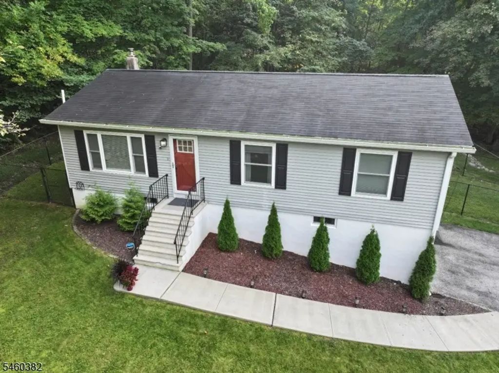 20 Durol Dr, Montague Twp.