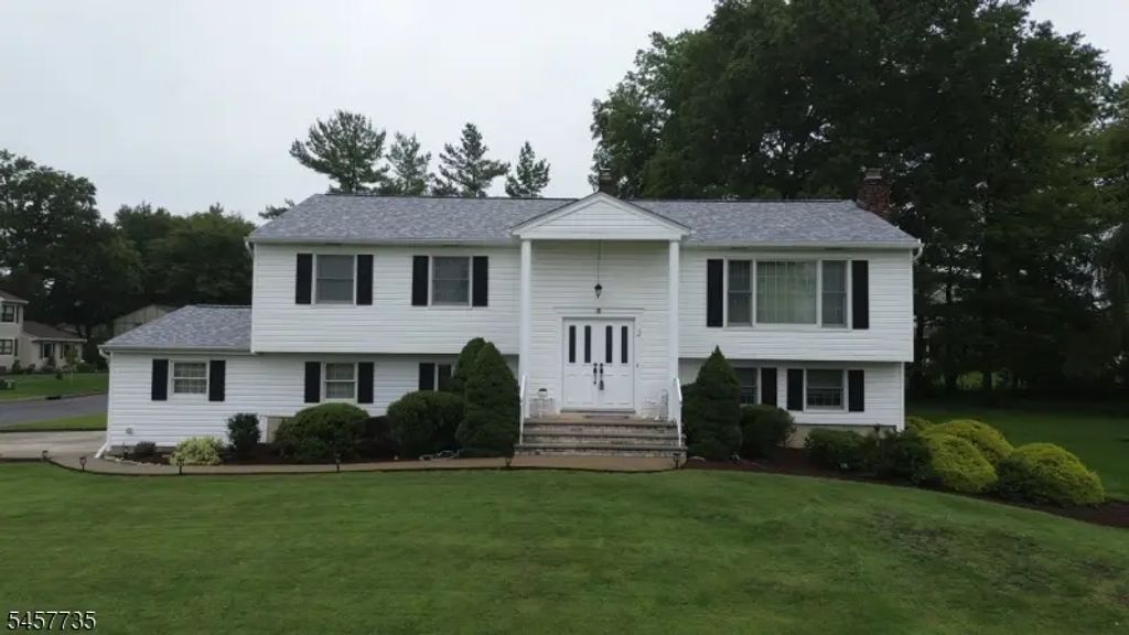2 Tanglewood Dr, East Hanover Twp.