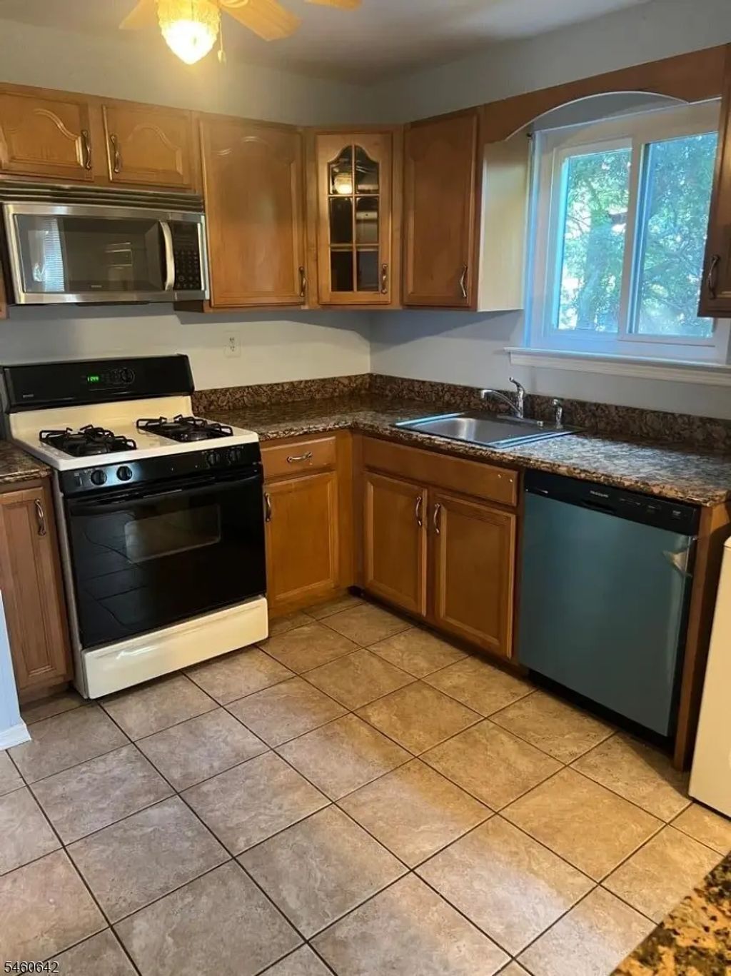 1105 N Oaks Blvd, North Brunswick Twp.