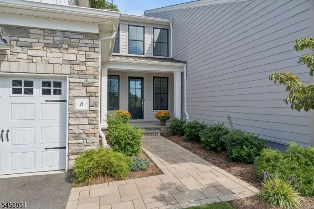 8 Hawfinch Dr, Berkeley Heights Twp.