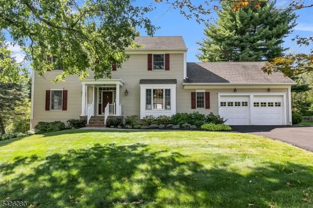 34 Deer Run, Long Hill Twp.