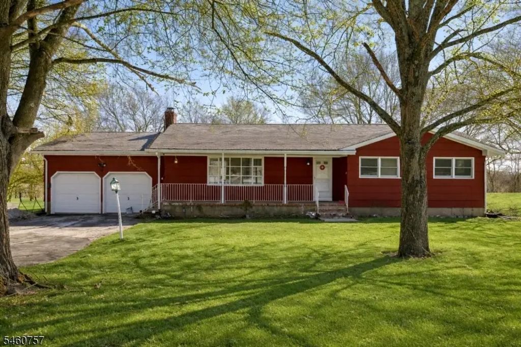 74 Maple Ln, Hardwick Twp.