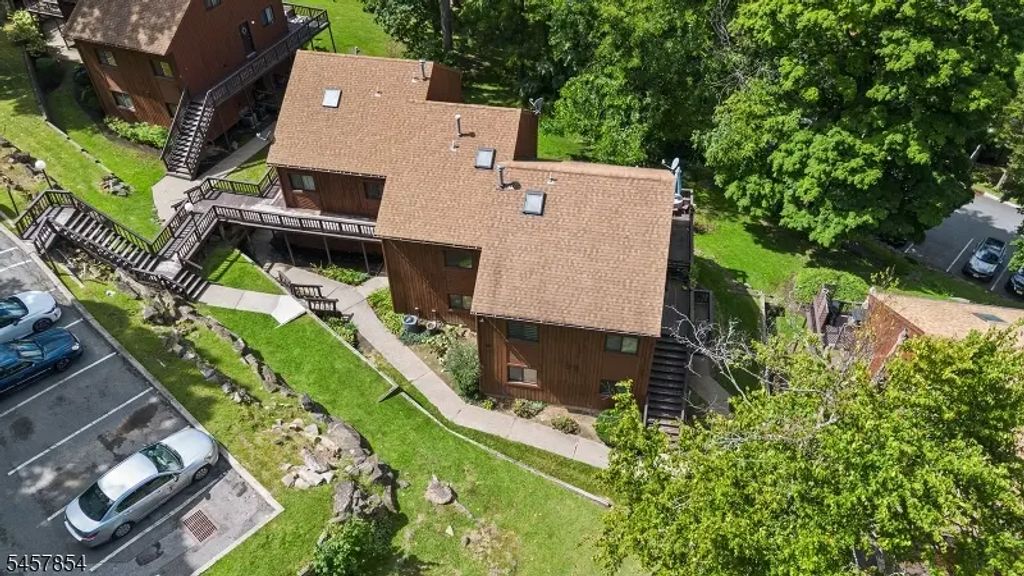 3 Gray Rock Dr, Vernon Twp.