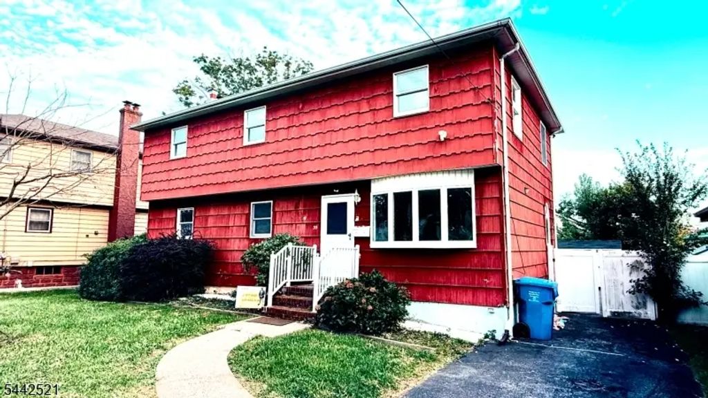 35 Fiat Ave, Woodbridge Twp.