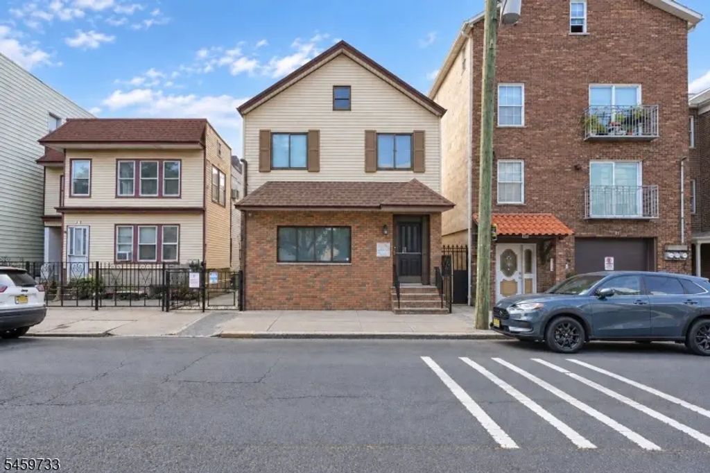 83 Pacific St, Newark City