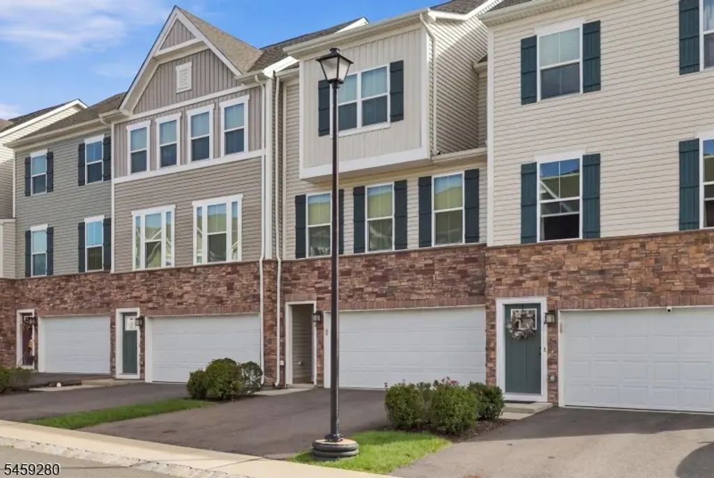14 Clausen Ct, Mount Olive Twp.