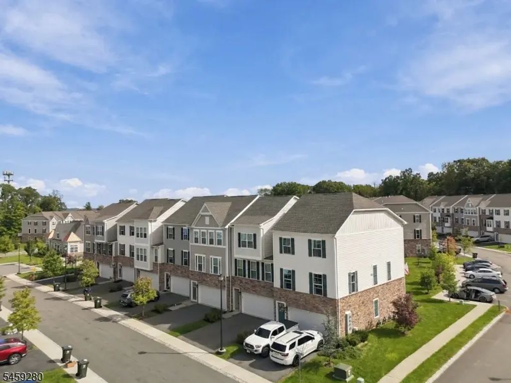 14 Clausen Ct, Mount Olive Twp.