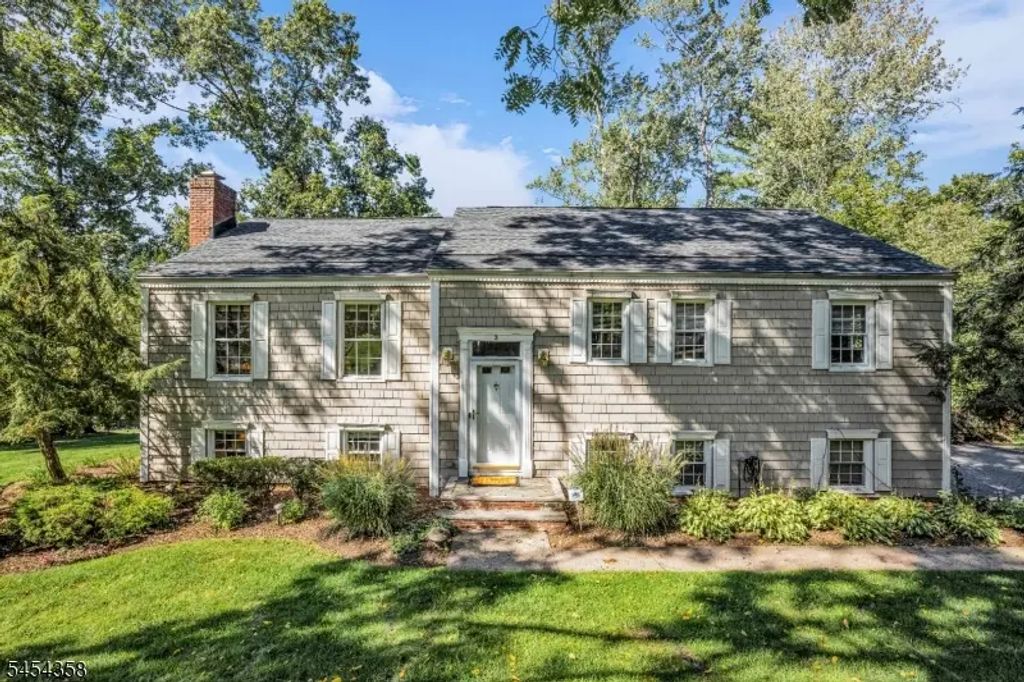 3 Deer Run Cir, Chatham Twp.