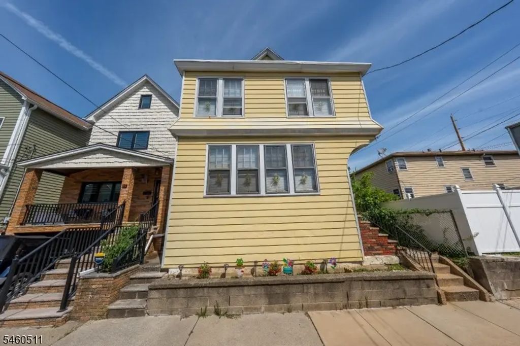 47 E 27th St, Bayonne City