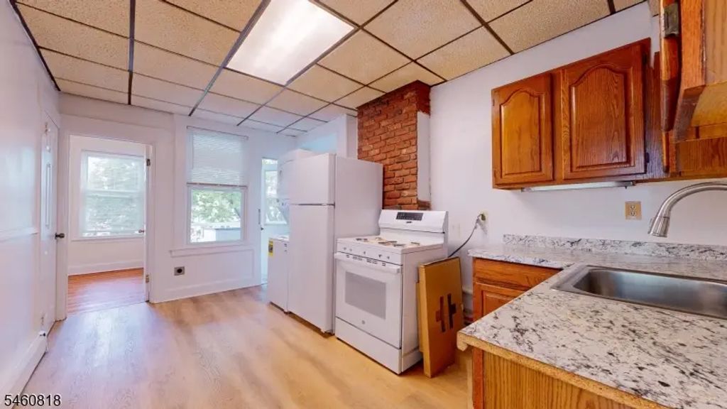 518 Forest St, Kearny Town