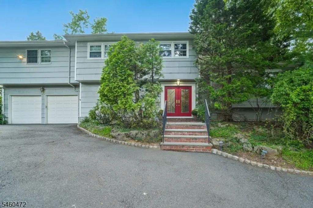 30 Connel Dr, West Orange Twp.