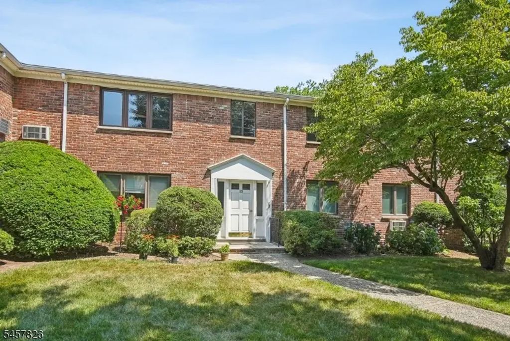 93d Troy Dr, Springfield Twp.