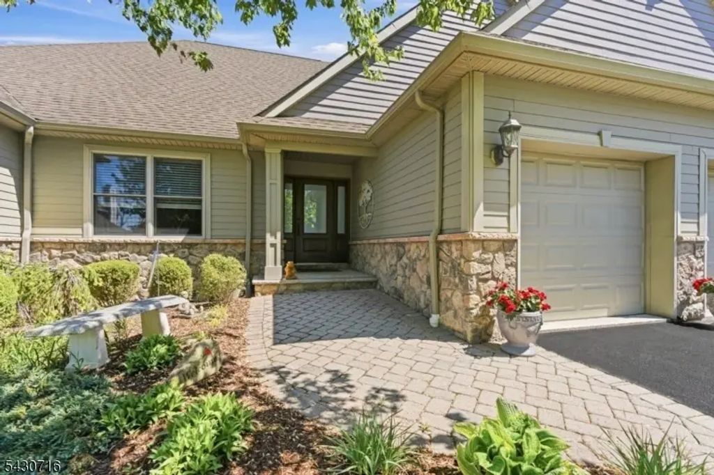 14 Wentworth Ct, Hardyston Twp.