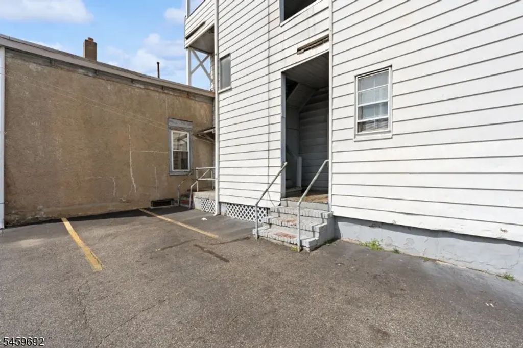 497 Crooks Ave, Clifton City