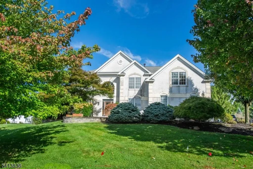 40 Vista Dr, Mount Olive Twp.