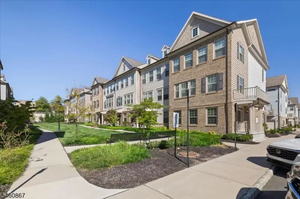 17 Cortland Ct, Livingston Twp.