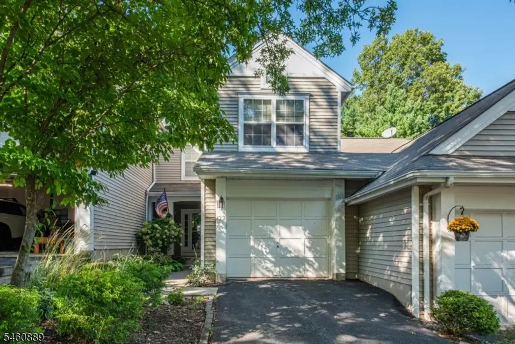 122 Woodmont Dr, Randolph Twp.