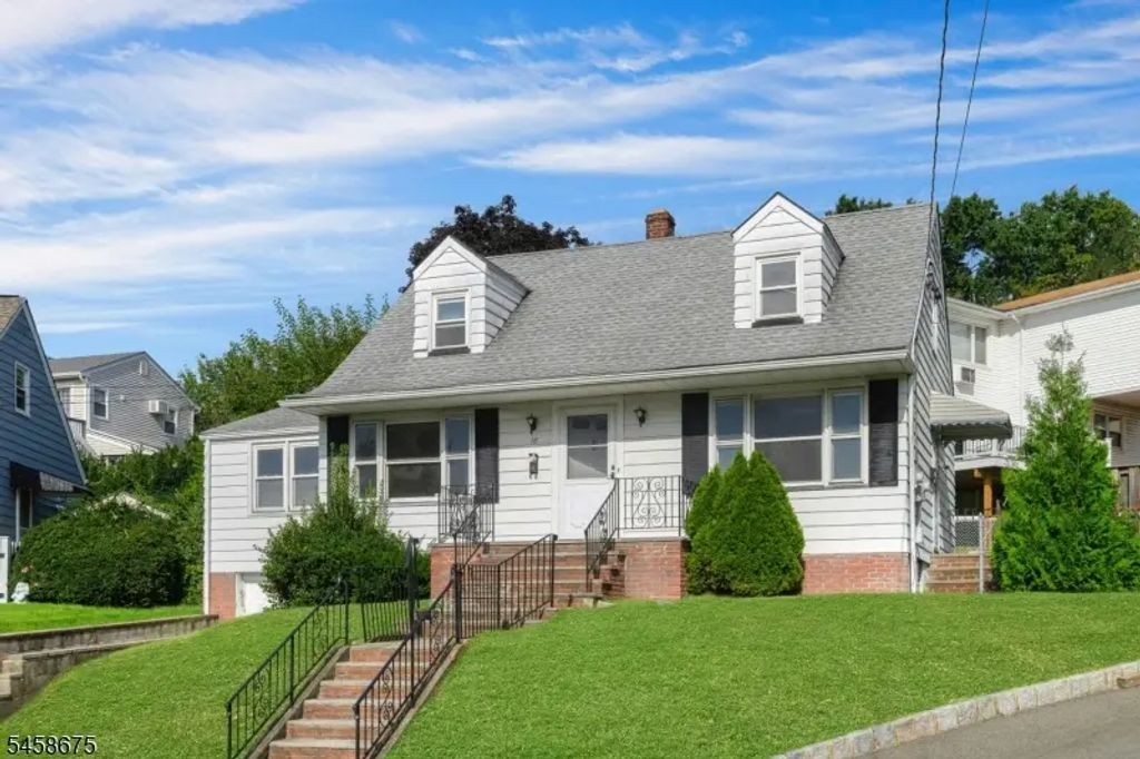 18 Plymouth Ct, Bloomfield Twp.