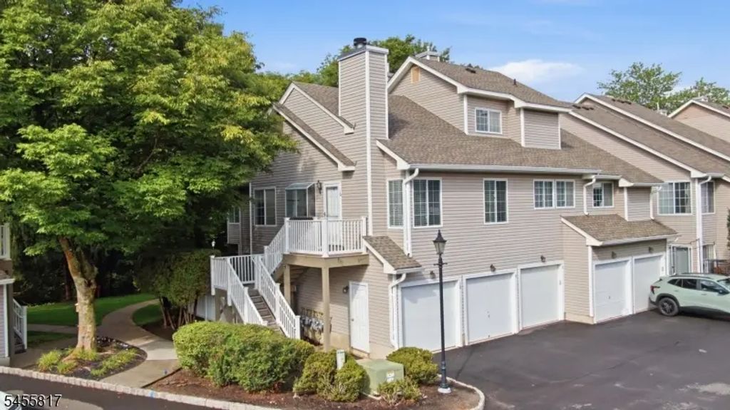10 Stevens Court, Bedminster Twp.