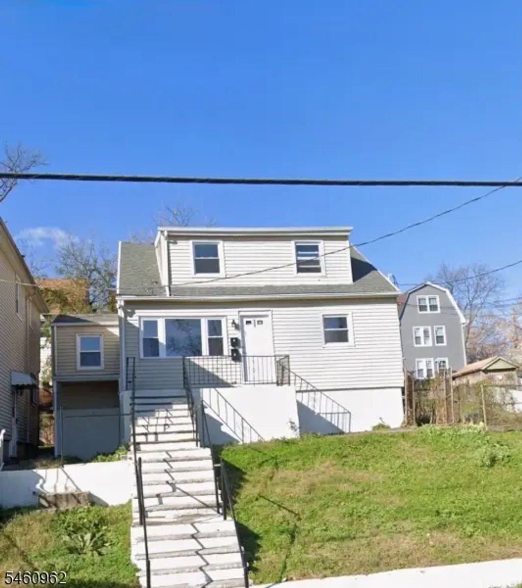 31 Bayside Ter, Jersey City