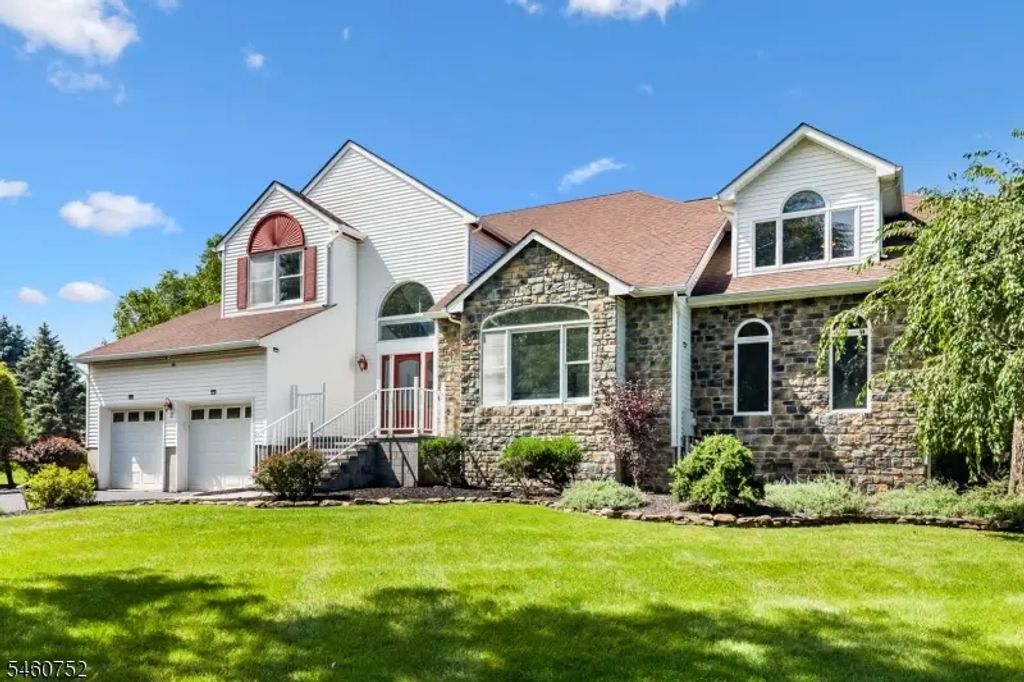 3 Hughey Lane, Hillsborough Twp.