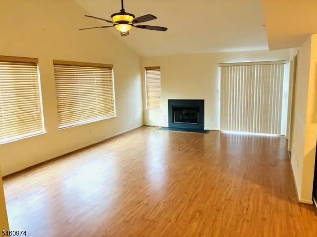 166 Falcon Ridge Way N, Hamburg Boro