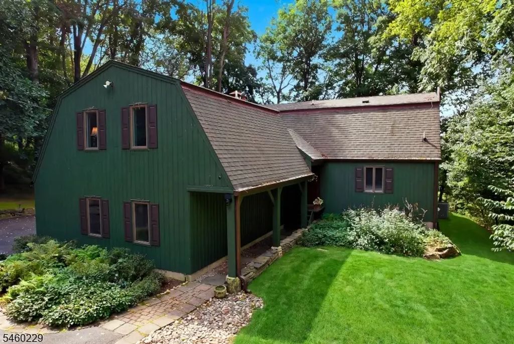 10 Ames Road, Morris Twp.
