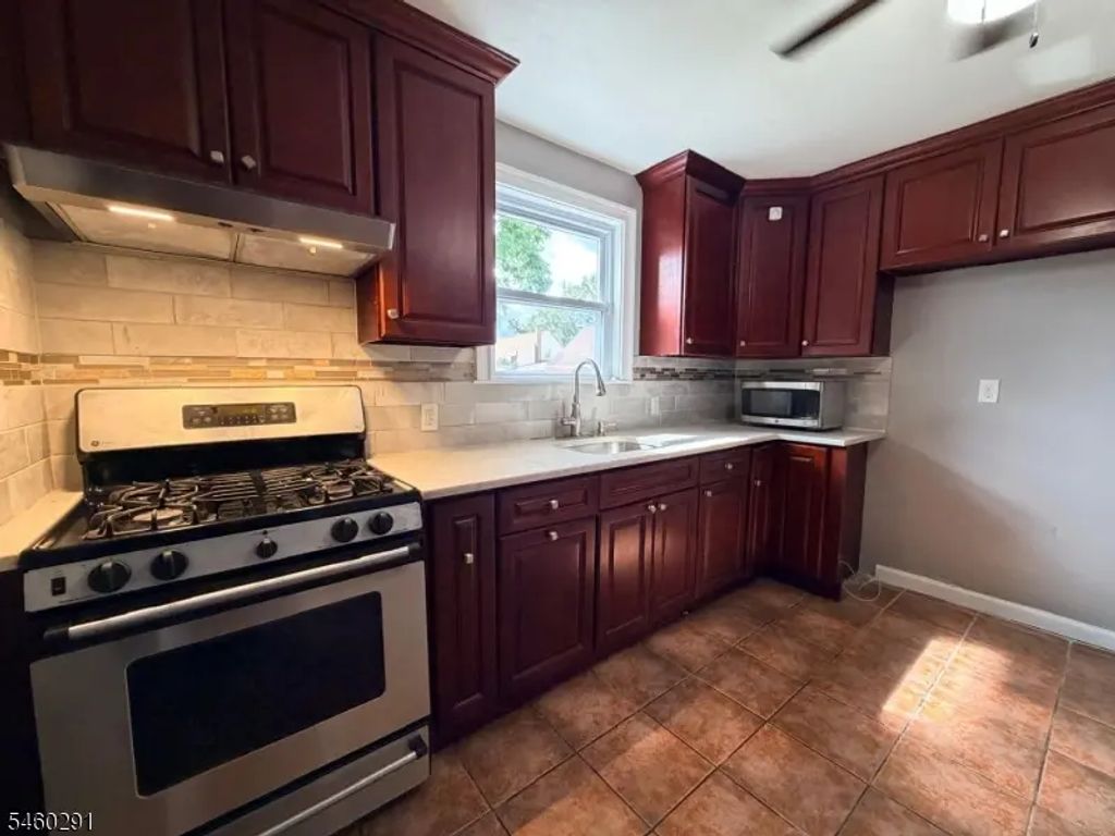 614 Mola Blvd, Elmwood Park Boro