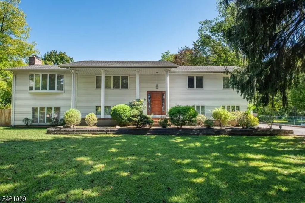 193 Walnut St, Livingston Twp.