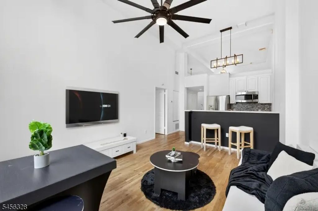 518-536 Gregory Ave 425, Weehawken Twp.