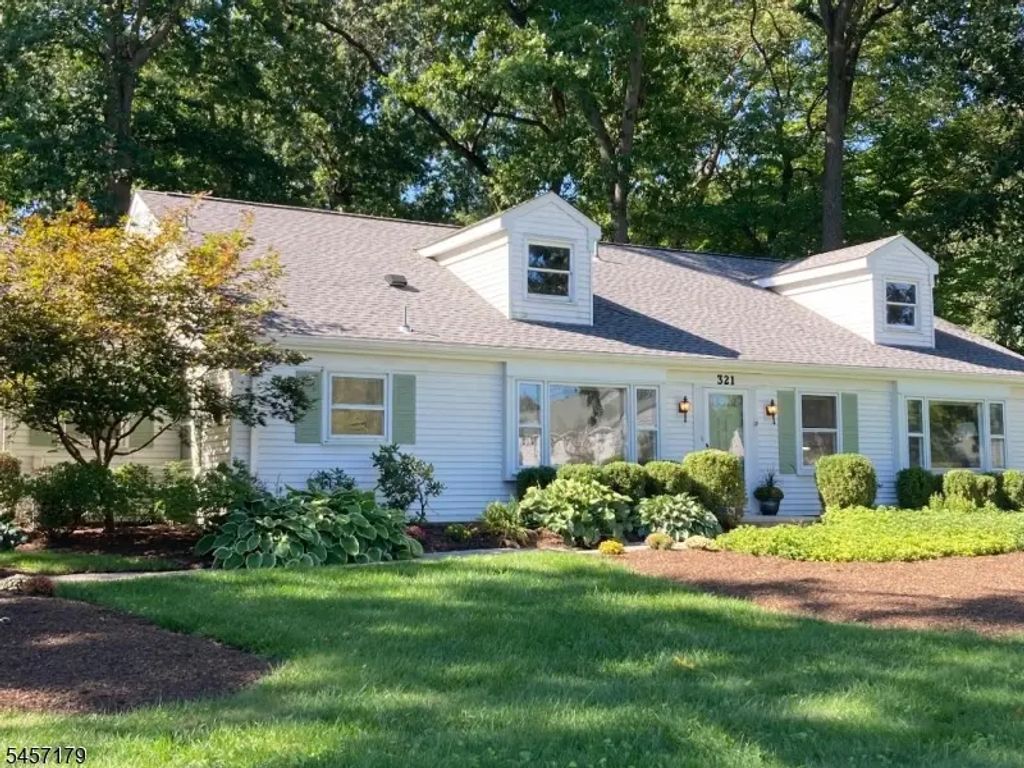 321a Sharon Way, Monroe Twp.