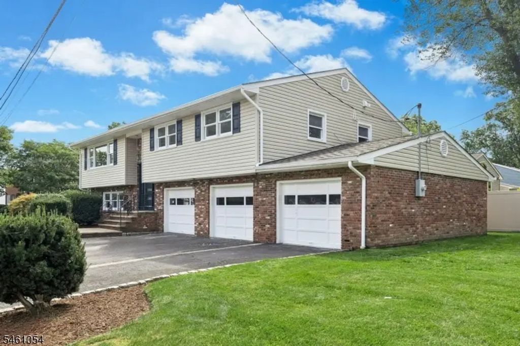 12 Dorchester Ave, Cranford Twp.